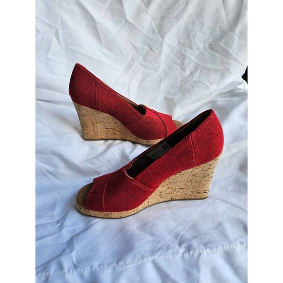 TOMS Women's Size 5 RED Classic Cork Wedge Heel Shoes Peep Toe Sandal NWOB - Picture 1 of 8